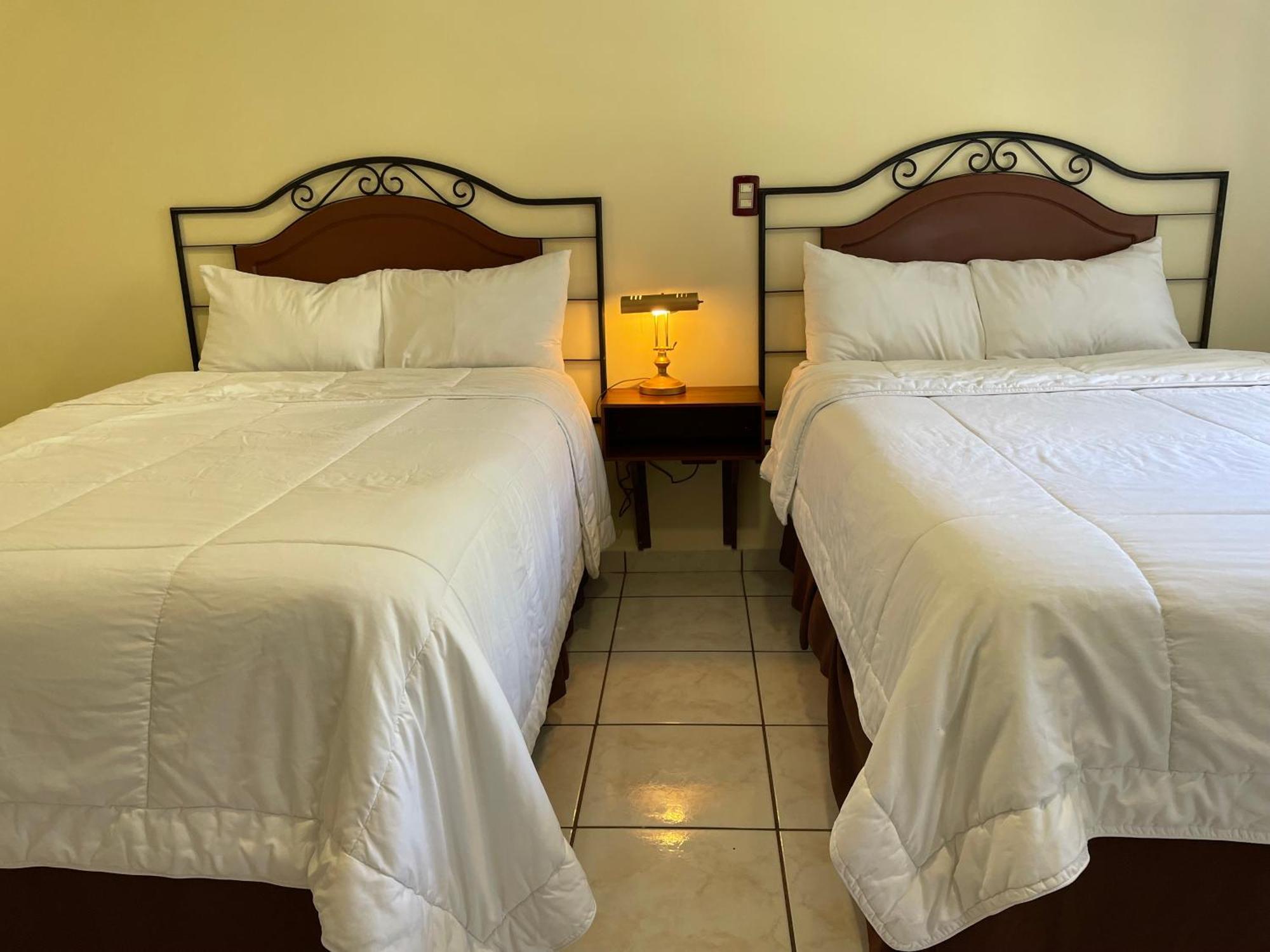 Hotel Gardenia Inn San Salvador Buitenkant foto