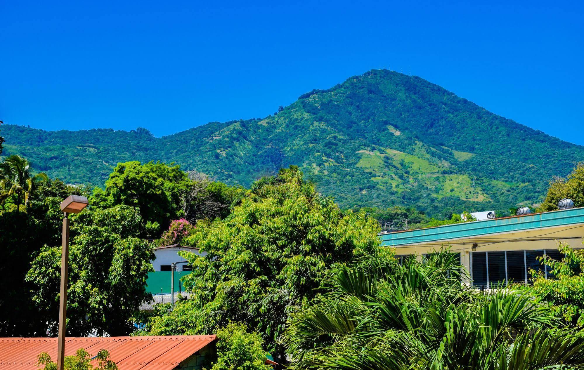 Hotel Gardenia Inn San Salvador Buitenkant foto